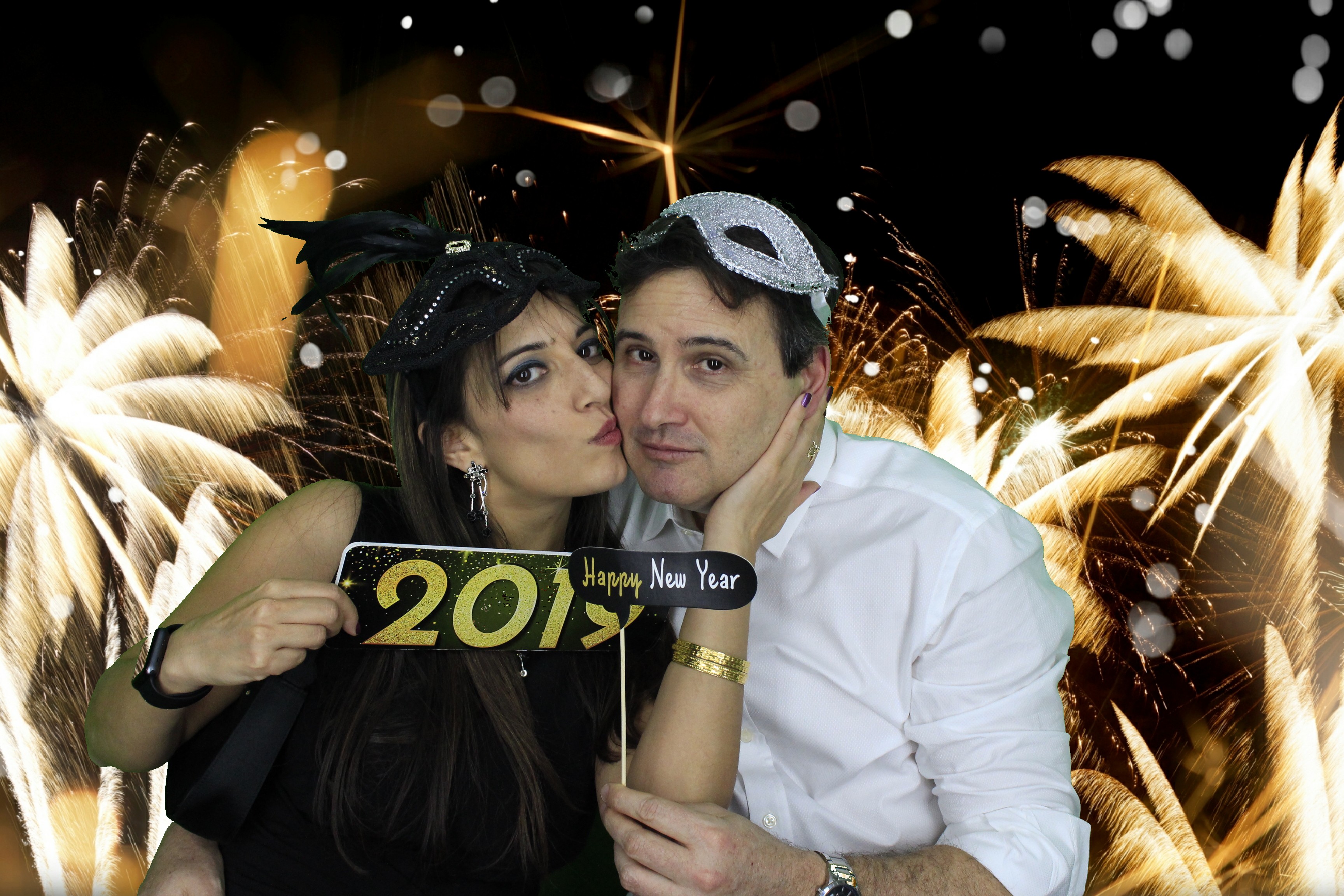 New Years Eve Party Silvermere | View more photos from the event at gallery.myphotoboothexperience.co.uk/u/MyPhotoBoothExperienceLtd/New-Years-Eve-Party-Silvermere